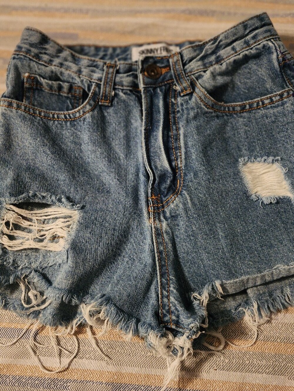 XS Size 0 Skinny Fries Distressed Jean Shorts